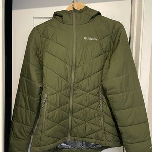 Columbia green puffer jacket with hood